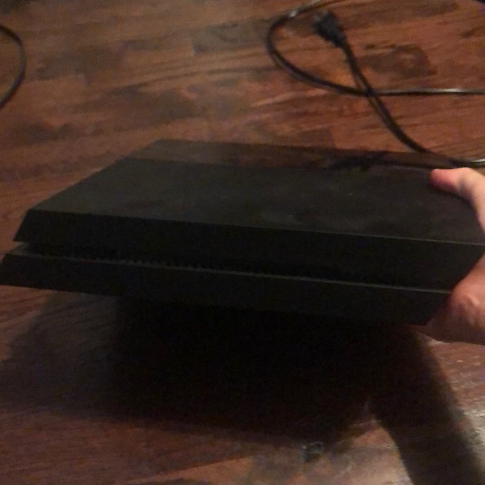 PlayStation 4 - Picture 4 of 6